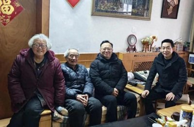 ​开封高中春节前走访慰问离退休老干部