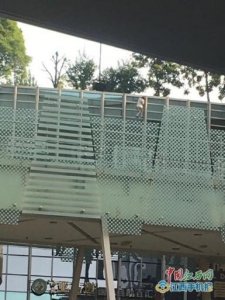 ​南昌恒茂梦时代再现跳楼事件：跳楼者为女性 无生命危险