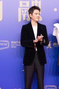 ​冯绍峰资料，何炅谈邓伦杨紫