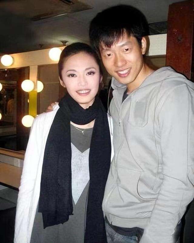 姚晨和凌潇肃离婚原因（再看姚晨和凌潇肃的离婚大战）(37)