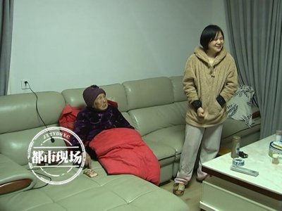 ​南昌92岁老人捡到苹果手机，心急如焚要归还，找到失主后终于安心