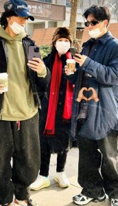 ​陈坤儿子晒与爸爸奶奶合照 子孙三代同框太温馨