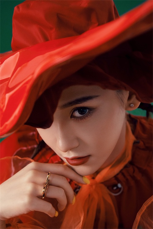 李沐宸最新写真曝光 糖果女孩甜蜜上线