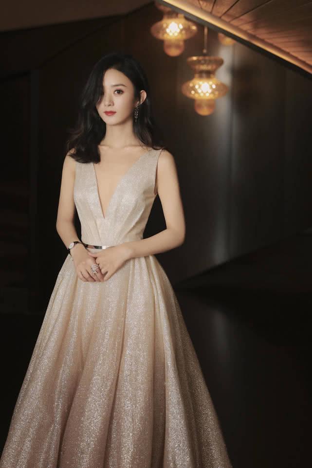 同样是85后辣妈,赵丽颖杨幂同框,这一次她赢得彻底