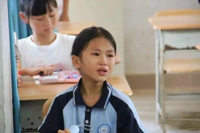 ​这群孩子追了两公里，他们哭到不敢回头…