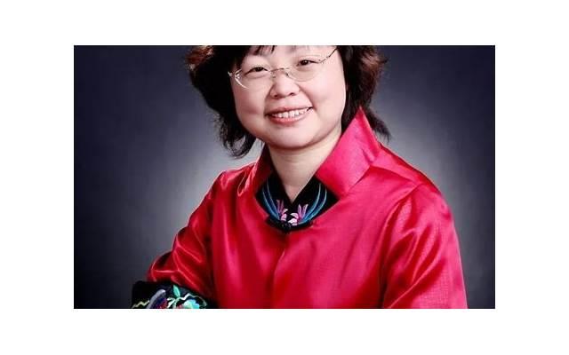 男子指责妻子出轨疯狂捶打自己头部 质问：为啥要嫁给我